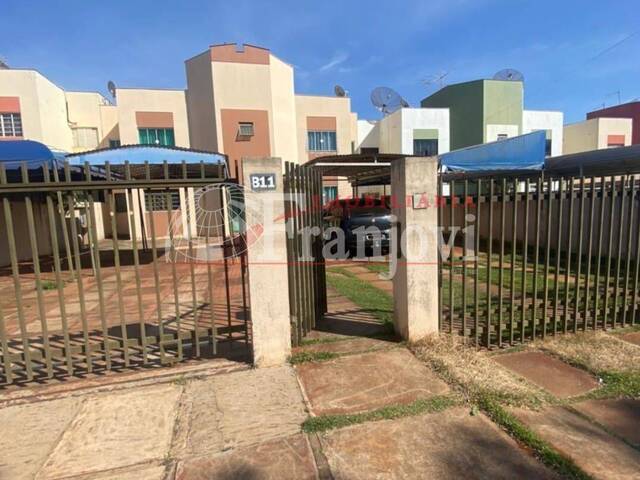 #520 - Apartamento para Venda em Arapongas - PR