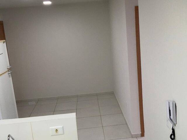 #1037 - Apartamento para Venda em Arapongas - PR - 3